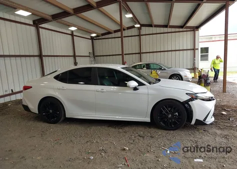 2025 Toyota Camry Se z USA, uszkodzony, nr VIN 4T1DAACK2SU549983